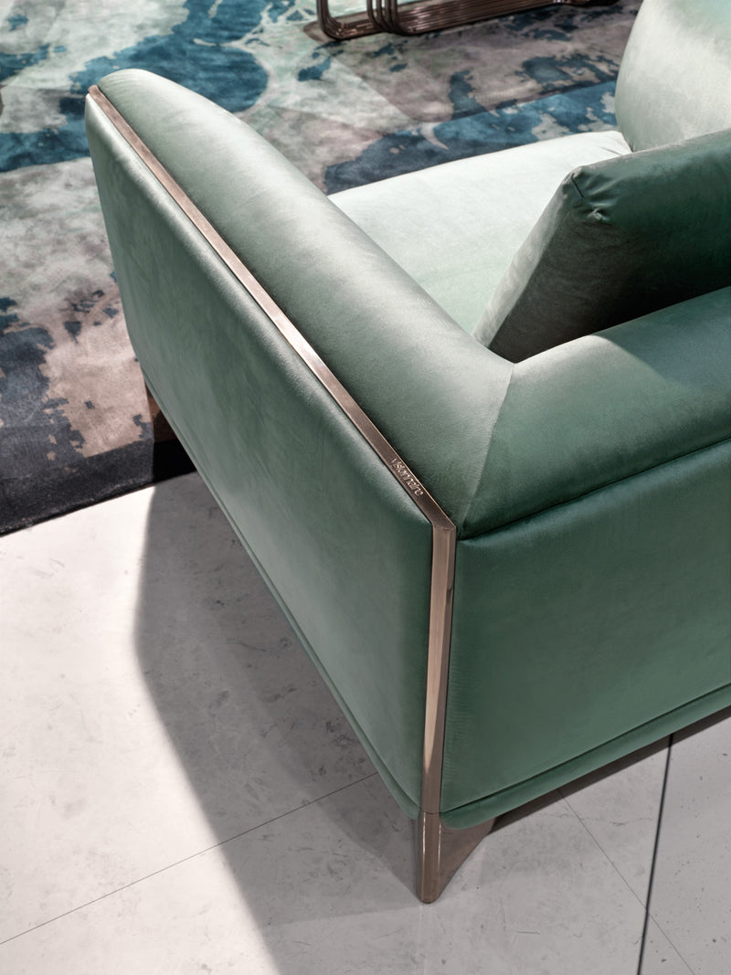Sustainable Modern Furniture: Crafted with a commitment to sustainability, the Visionnaire Ca' Foscari collection offers luxurious furniture options for the eco-conscious homeowner. Choose from a variety of upholstery options in leather or fabric.