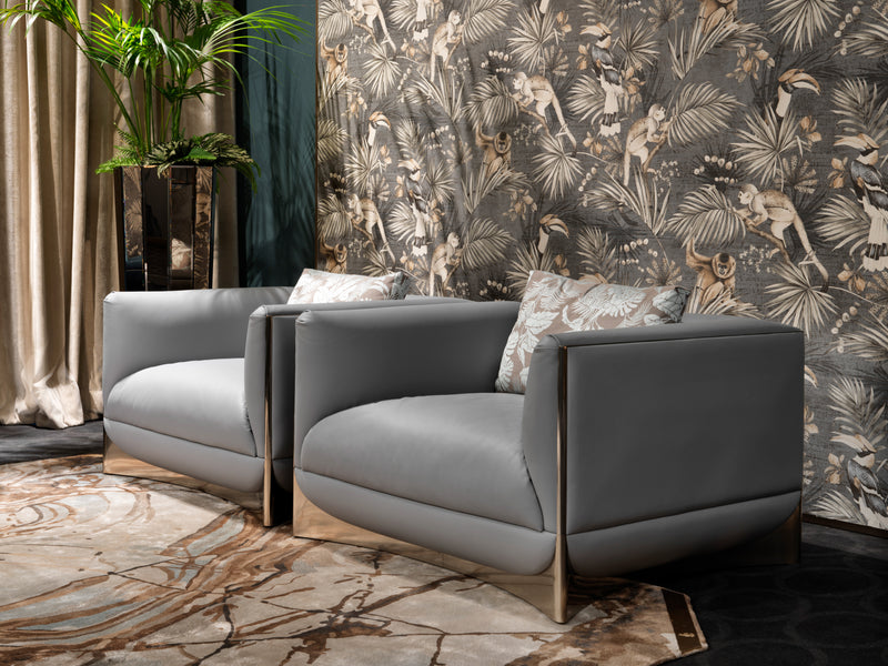 Curved Stainless Steel Base Sofa: The Visionnaire Ca' Foscari Sofa features a captivating curved stainless steel base, creating a play of light and reflection. This modern design element complements the soft upholstery for a luxurious look.