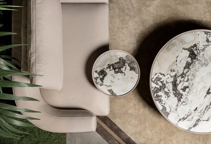 Modern Coffee Table with Leather Details: Visionnaire's Franky Low Table offers a touch of modern luxury with its polished marble top, sleek stainless steel base wrapped in luxurious leather, and contrasting matte lacquered undertop.