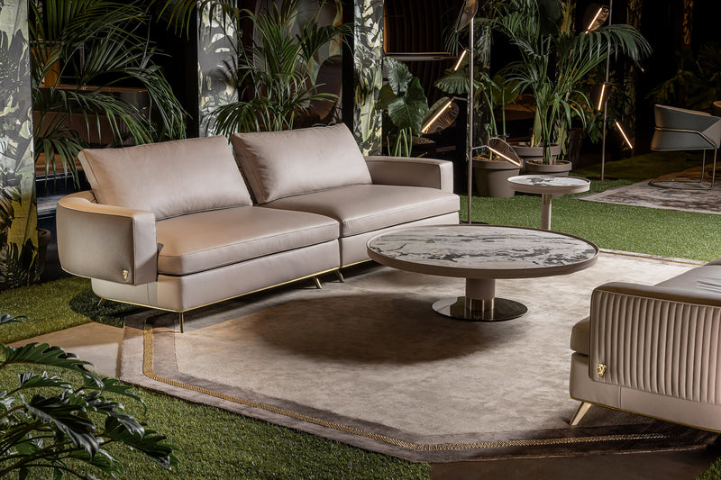 Customisable Modern Coffee Table: Visionnaire's Franky Low Table allows you to personalise your living space. Choose from polished or satin lacquer finishes for the metal base to complement your existing decor.