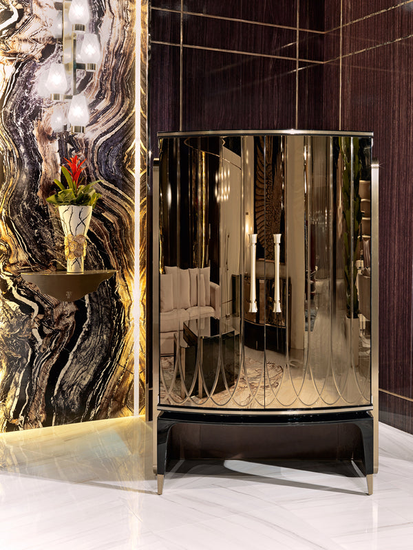 Luxury Bar Cabinet with Crystal Shelves: The Visionnaire Palawan Bar Cabinet boasts a well-organised interior with spacious crystal shelves, perfect for showcasing your prized glassware and spirits collection.