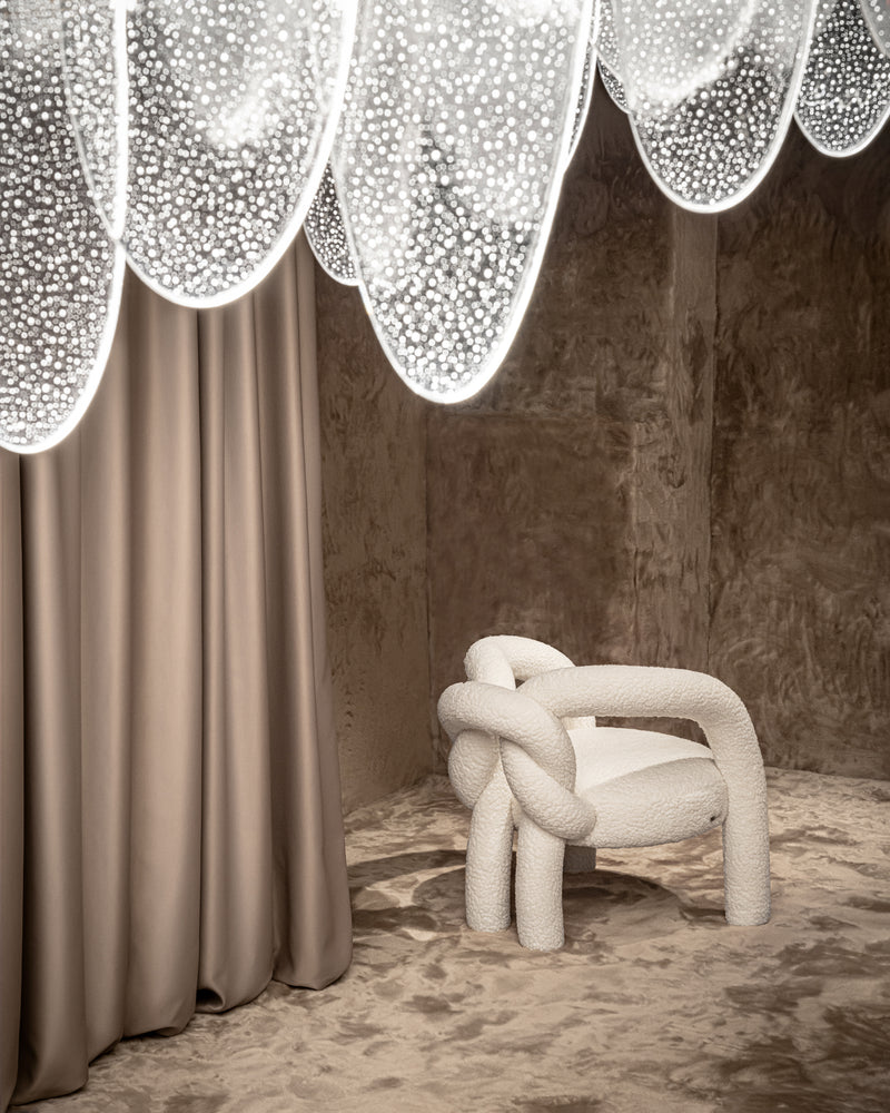 Comfortable Modern Armchair: The Shibari Armchair by Visionnaire combines innovative design with exceptional comfort. The teddy bear fabric and curved back provide ultimate relaxation.