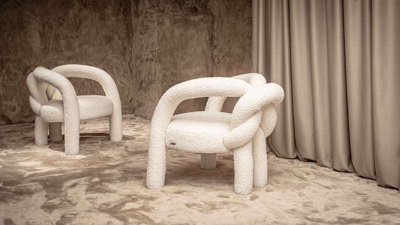 Visionnaire Shibari Armchair Details: Close-up view of the Shibari Armchair's love knot metal frame, showcasing the meticulous craftsmanship and high-density polyurethane foam padding.