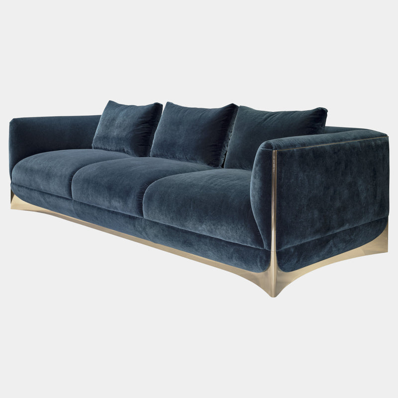 The Art of Modern Comfort: The Ca' Foscari Armchair by Visionnaire. This captivating piece boasts an award-winning design (winner of the Archiproducts Design Awards 2022 for Sustainability), a supportive structure, plush Memory Foam® padding, and luxurious feather cushions, ensuring exceptional comfort in any living space.